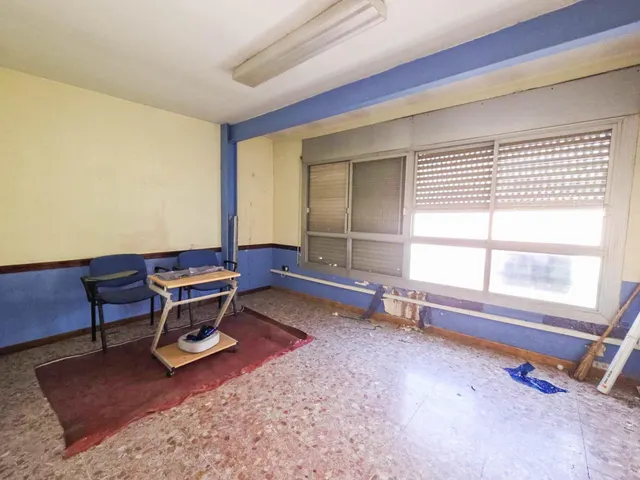 Tercera planta de edificio de oficinas en alquiler en el cen