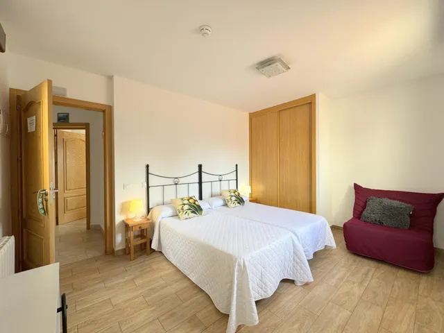 HOSTAL RESTAURANTE EN PLENO CASCO ANTIGUO DE CANDELEDA — 23