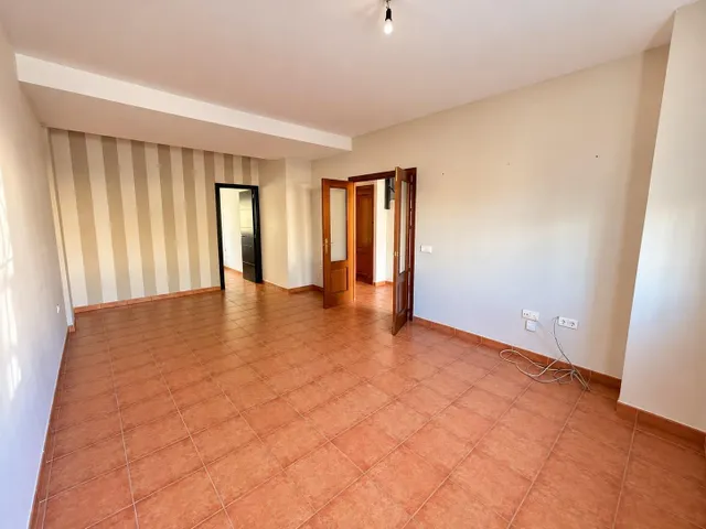 Piso 4 habitaciones 136m² en venta - Arco norte - Avda España — 23
