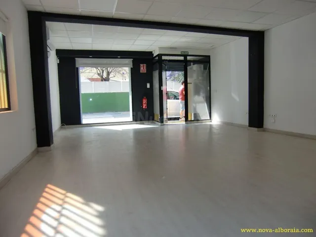 Local comercial 75m² en alquiler - Instituto - foto 2