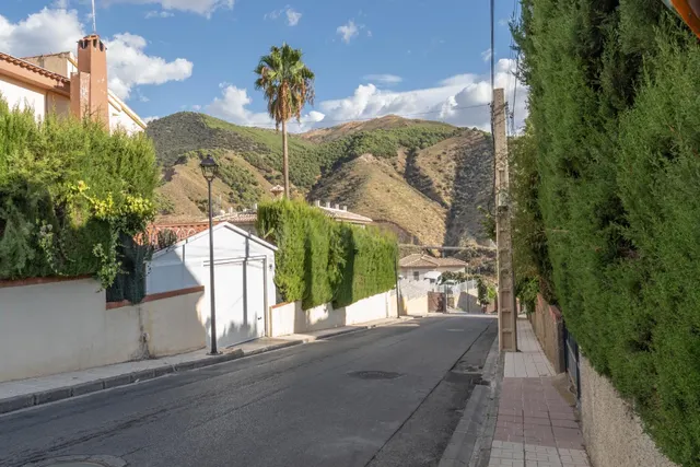 CHALET CON PISCINA Y JARDÍN A SOLO 10 MINUTOS DE GRANADA - foto 4