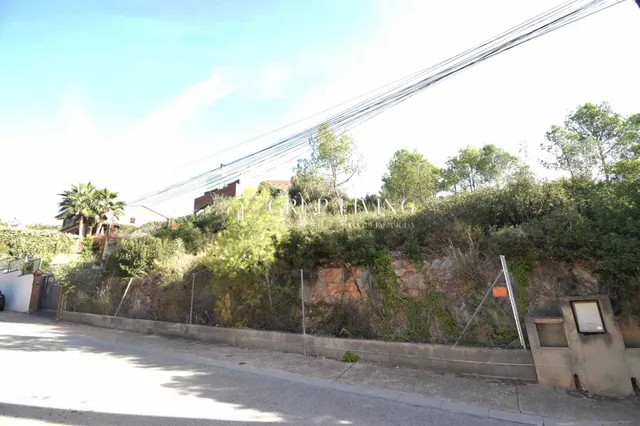 TERRENO CON BUENA ORIENTACIÓN Y VISTAS EN MAS MESTRE — 3