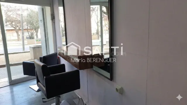 Local ideal para peluquería, barbería, uñas o estética en Mollet. — 4