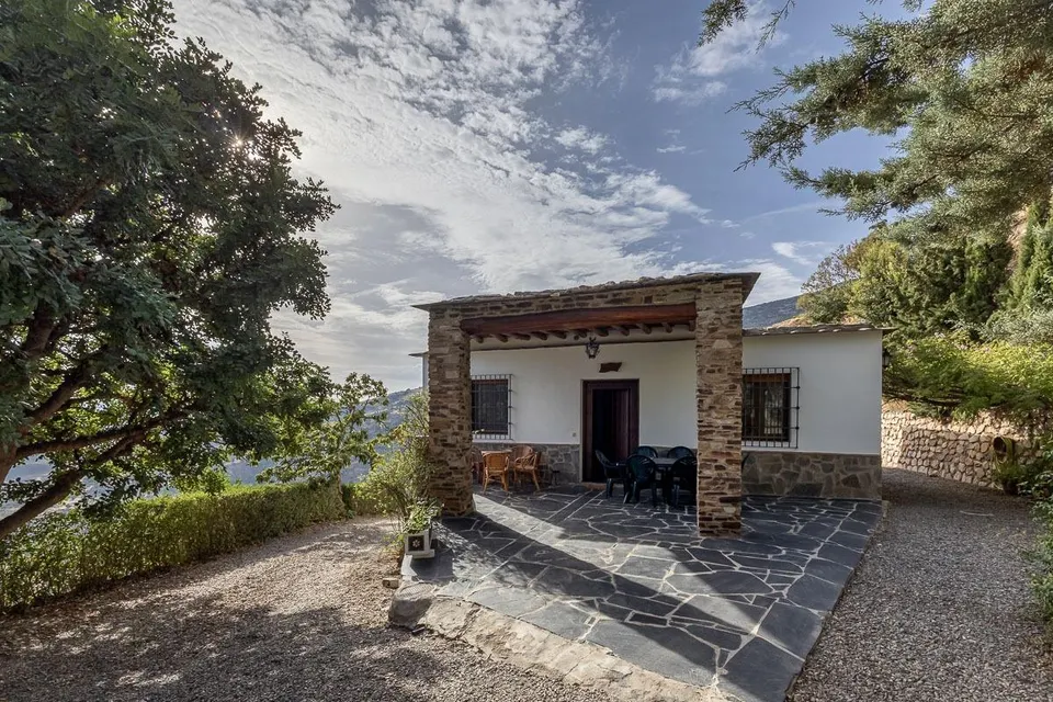 FANTASTICA CASA CON ENCANTO Y PARCELA EN CAÑAR, LA ALPUJARRA