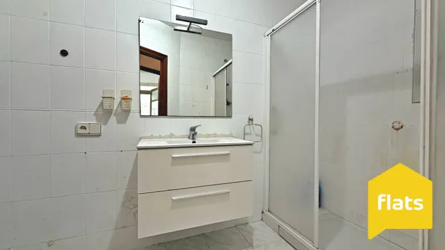 Se vende Amplio y Luminoso Piso exterior de 3 amplias habitaciones, Galería exterior, patio interior, Aire Acondicionado y con increíbles oportunidades de reforma a tu gusto! — 20