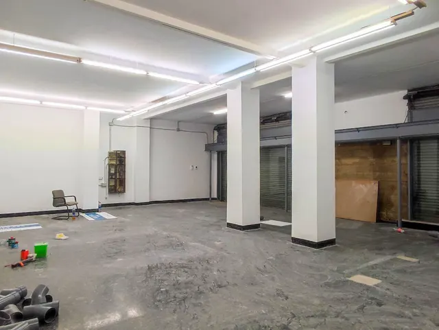 Amplio Local Comercial en Sant Antoni, Barcelona - Oportunidad de venta Única — 10