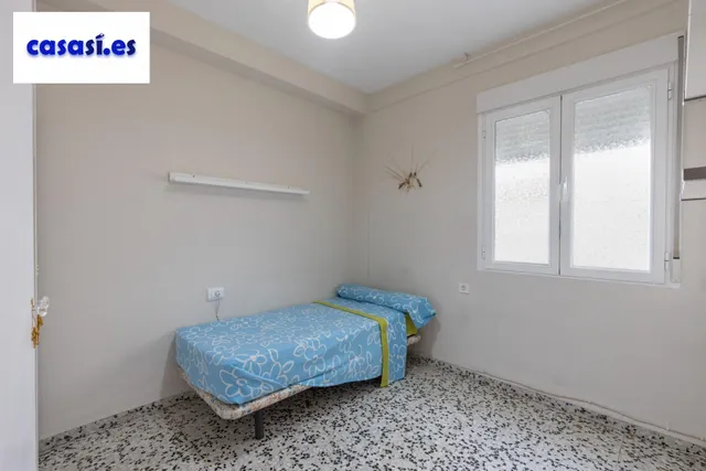 Piso de 3 dormitorios en calle milán, zaidín | muy luminoso y con gran potencial — 17