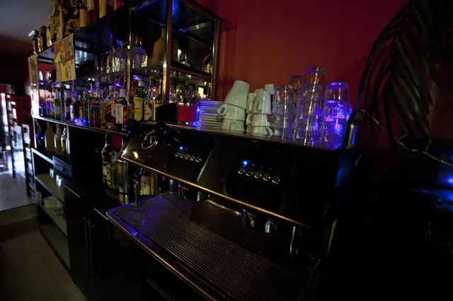 Pub en pleno funcionamiento en venta en Quintanar del Rey. — 27