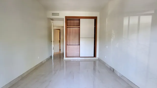 AQUILER LARGA TEMPORADA !!! Impresionante apartamento de 130 m2 en Nueva Andalucía – Zona El Rodeo — 37