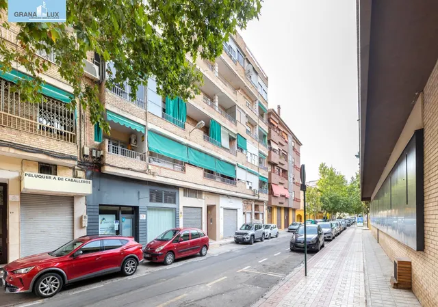En Venta Piso de 4 dormitorios con ascensor, ideal para reformar a tu gusto. — 2