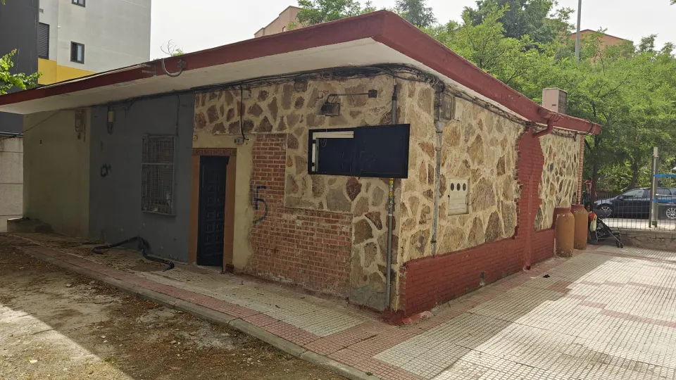 VENTA-LOCAL BAR- CON LICENCIA - CIUDAD DE LOS ANGELES-MADRID -