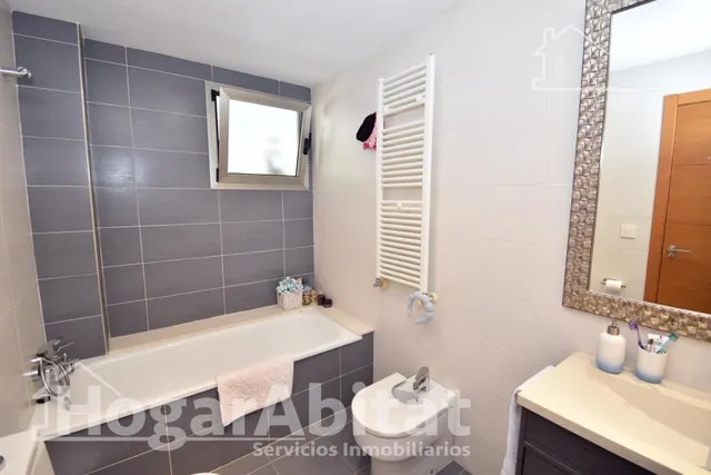 PRECIOSO ADOSADO PAREADO CON PISCINA, 3 TERRAZAS Y BARBACOA  JUNTO AL PUERTO — 40