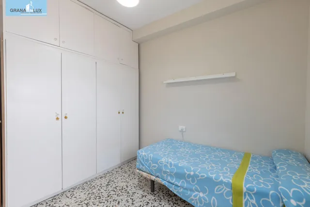 Piso de 3 dormitorios en calle milán, zaidín | muy luminoso y con gran potencial — 17