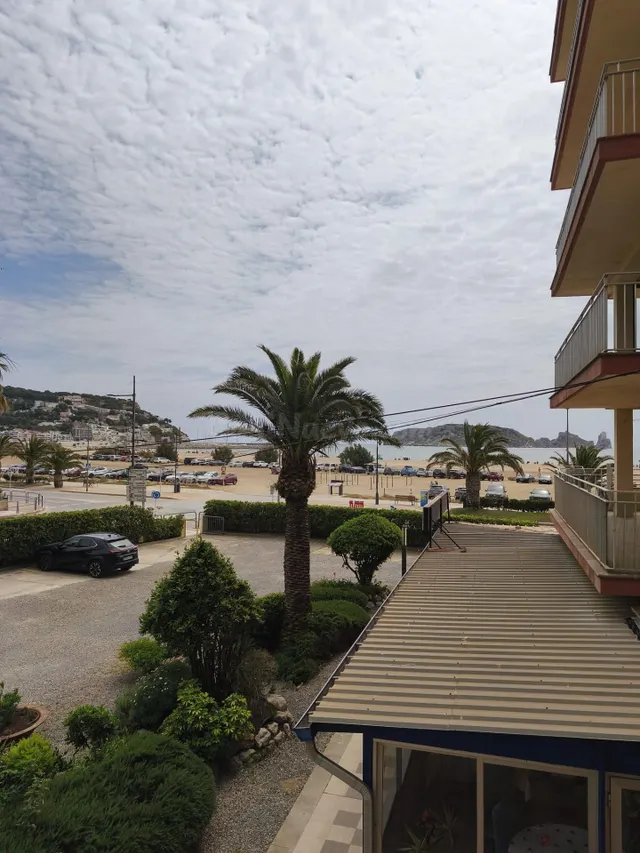 Piso en Primera Línea de Mar Con Licencia Turística en L'Est - foto 5