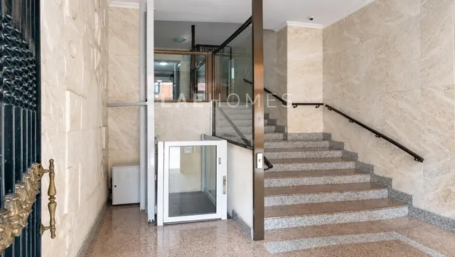 Vivienda reformada en 11ª planta con vistas panorámicas — 28