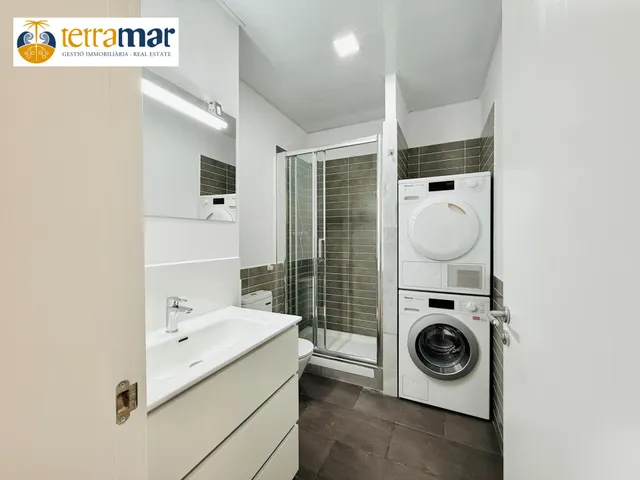 Moderno piso reformado en el corazon del eixample junto a ronda de la universidad - Barcelona — 26