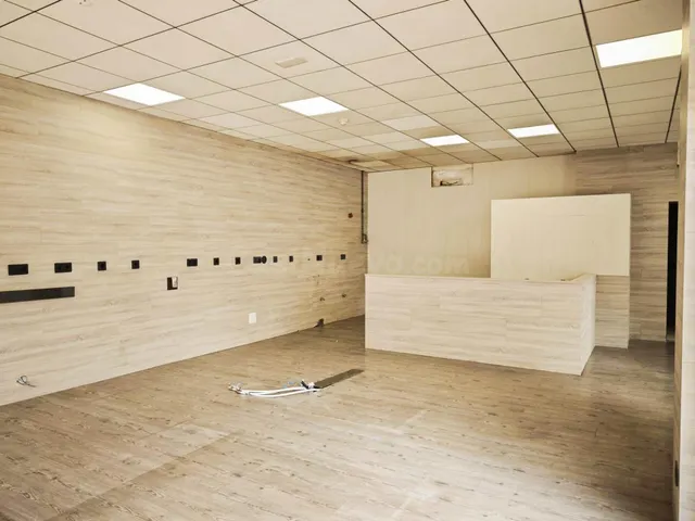 Local comercial en alquiler con gran terraza en Els Closos,  - foto 2
