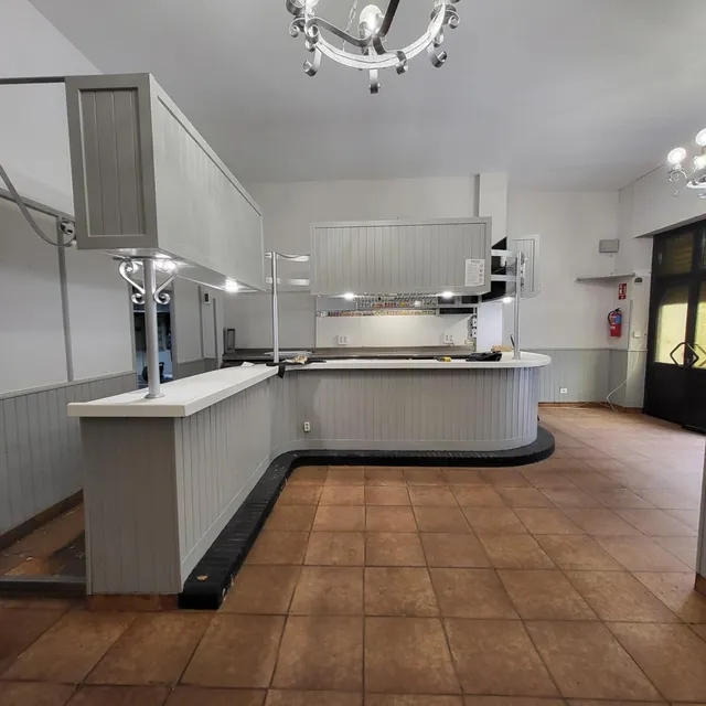 SE VENDE BAR EN LA CASILLA — 9