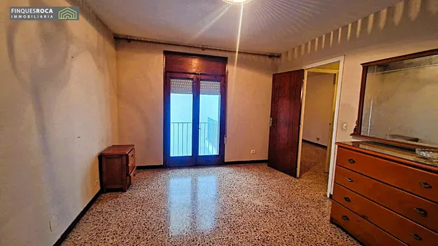 PISO GRANDE MUY CENTRICO PARA REFORMAR — 20