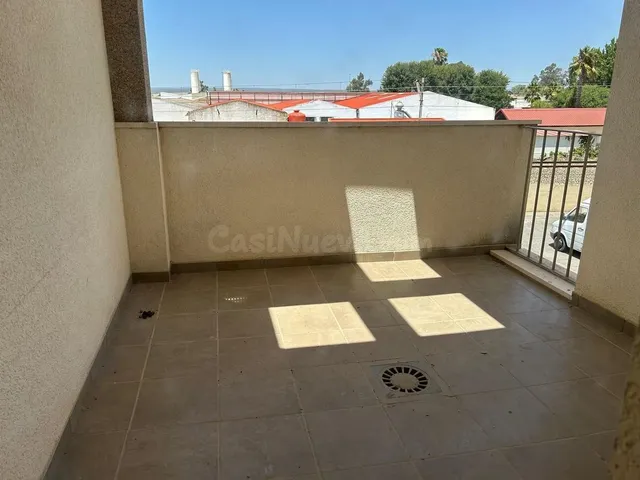Casa adosada con jardín y piscina comunitaria — 5