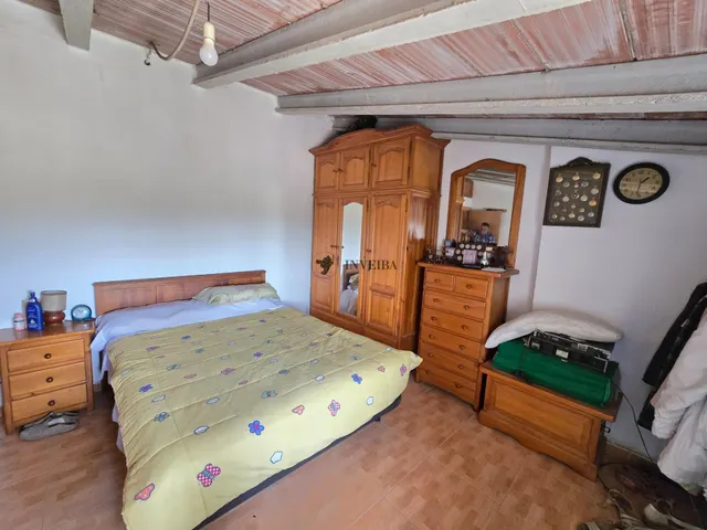 casa rodeada de zona verde — 29