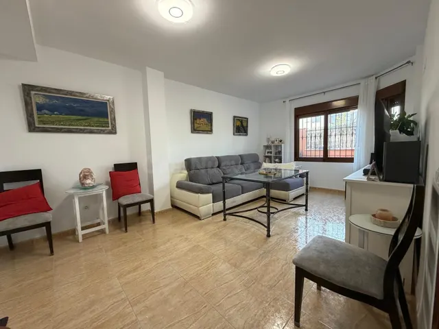 ¡Casa adosada con patio, garaje y sótano en La Victoria, Cór - foto 3