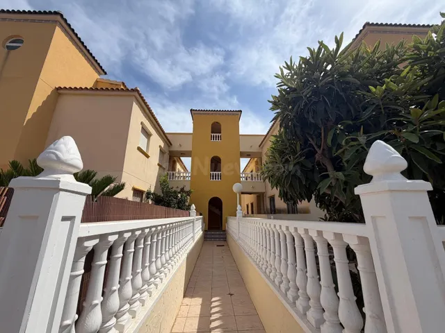 BUNGALOW BAJO EN ESQUINA CON 2 HAB 2 BAÑOS EN LOMAS DE CABO  - foto 4