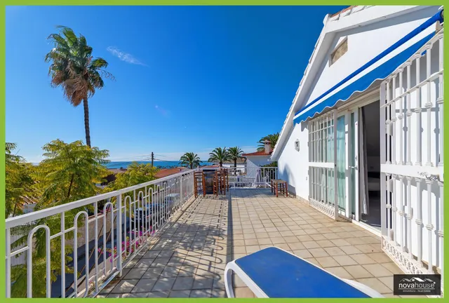 Chalet independiente con piscina privada y vistas al mar — 36