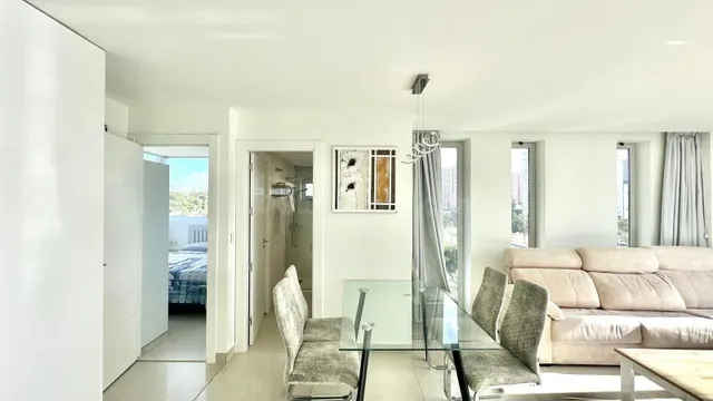 APARTAMENTO EN ZONA PRIVILEGIADA DE BENIDORM, 2 HAB Y 2 BAÑO - foto 2