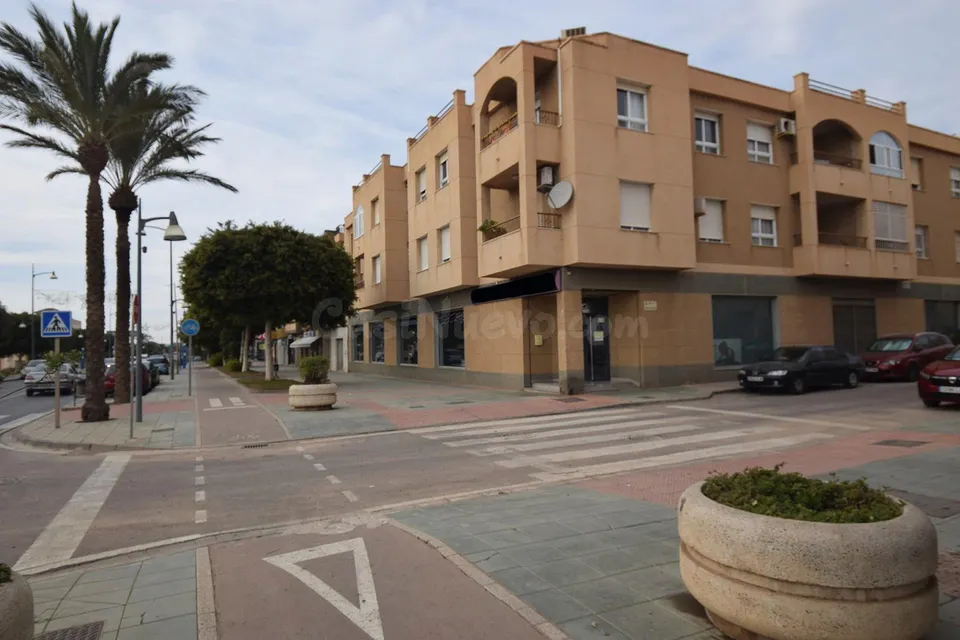 Local comercial acondicionado con sótano