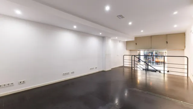 Local comercial 74m² en alquiler - Eixample — 15