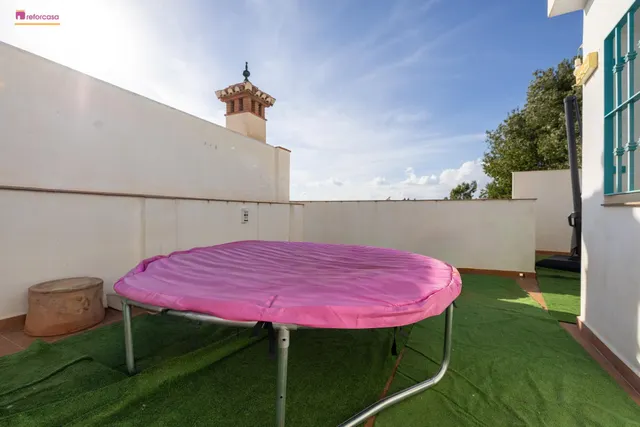 ¡Tu hogar soñado te espera en esta espectacular casa reformada! — 33