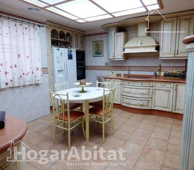 ¡CASA ESPECTACULAR! AMPLIA Y LUMINOSA CON BALCÓN Y TERRAZA — 12