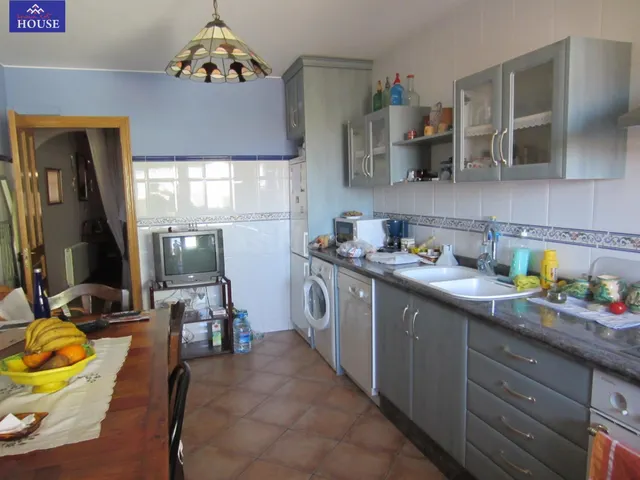 CHALET EN ZONA CENTRO DE OROPESA - 4 DORMITORIOS- 2 BAÑOS- 1 - foto 3