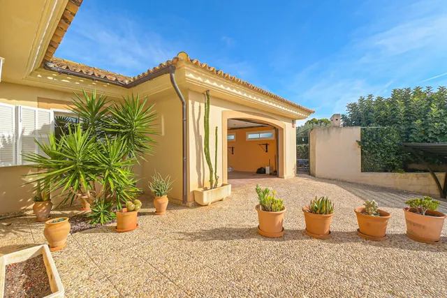 Exclusivo unifamiliar con jardín y piscina en Sant Marçal — 36