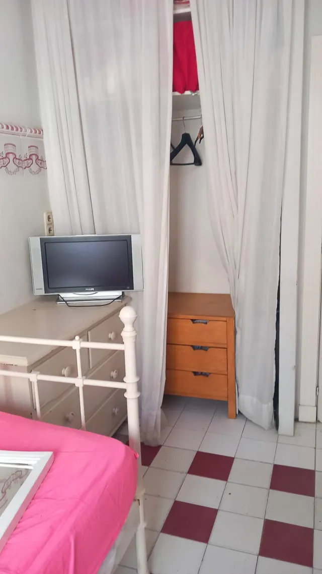 Habitación Amplia en Piso Familiar - Ubicación Céntrica — 7