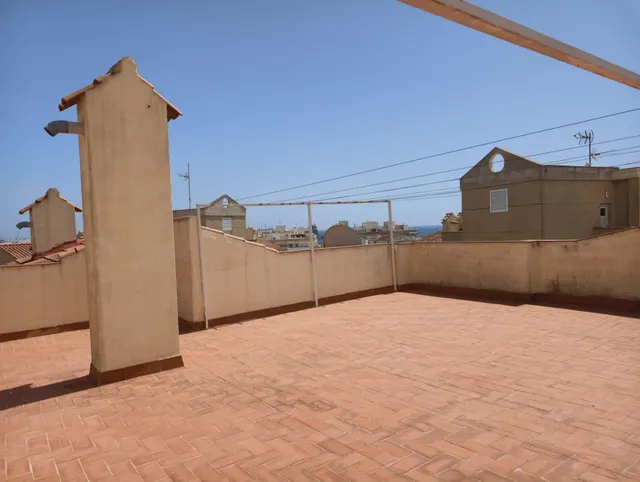 Apartamento reformado con piscina comunitaria, Alicante, Torrevieja. 3 habitaciones | 60 m2 | A 300 metros del mar — 34