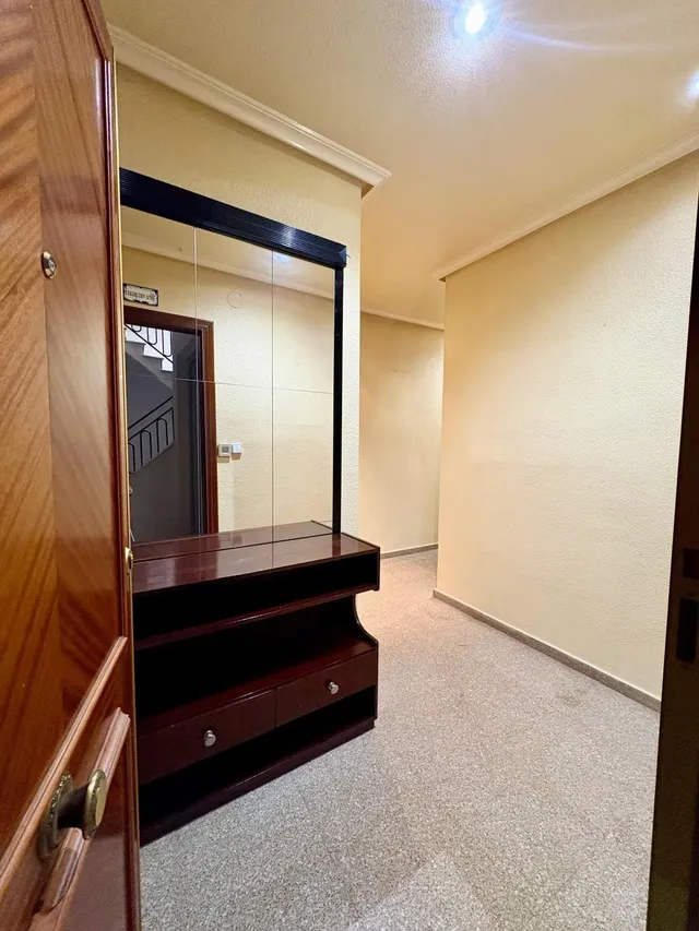 Amplio Piso en zona Plaza Crevillente con Ascensor — 19