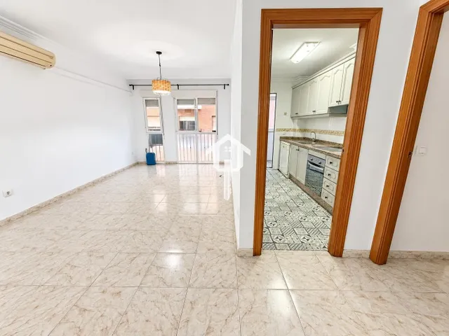 PISO EN VENTA EN ALICANTE. ZONA DE LA FLORIDA. 79m2, 2 habitaciones, 1 BAÑO, AMPLIO PATIO, PRIMERA PLANTA CON ASCENSOR. — 11