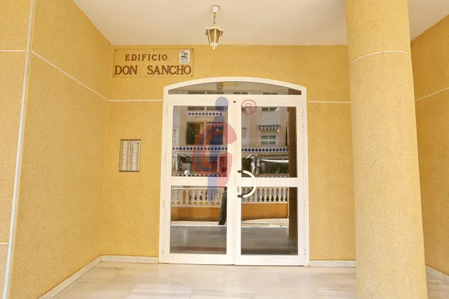 Planta baja en venta en el centro de Guardamar del Segura con gran terraza privada y piscina comunitaria — 31