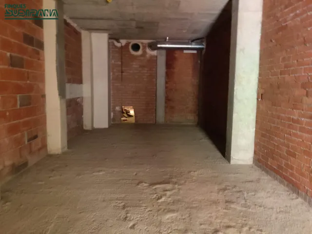 LOCAL COMERCIAL en VENDA a IGUALADA -  Barri del Sant Crist. — 5