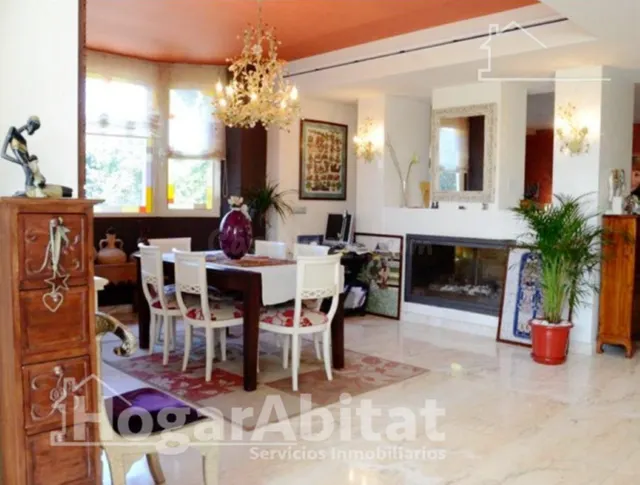 PRECIOSO CHALET REFORMADO CON TERRAZA, GARAJE Y JARDÍN - foto 3