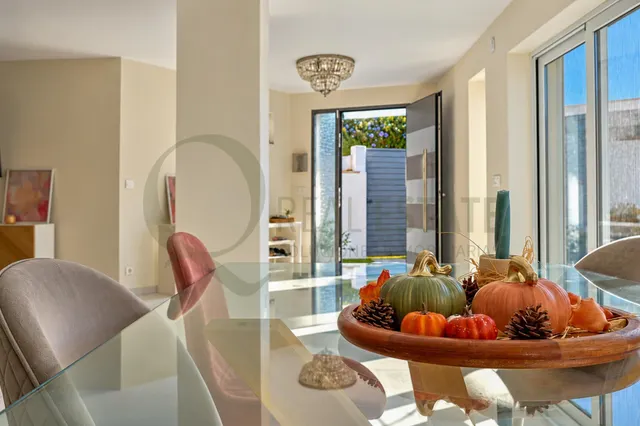 Espectacular chalet de esquina de diseño contemporáneo junto a la Playa de Muchavista — 14