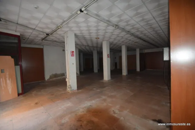 Local comercial a la venta en el centro de Orihuela, con 275 m2. construidos. — 14