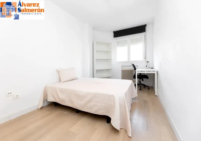 ¡Oportunidad Única en Granada! Piso Espectacular  en Plaza de Gracia — 22