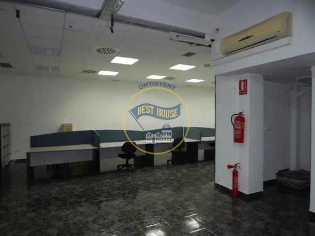 LOTE DE TRES LOCALES EN EL LLOMBO — 2
