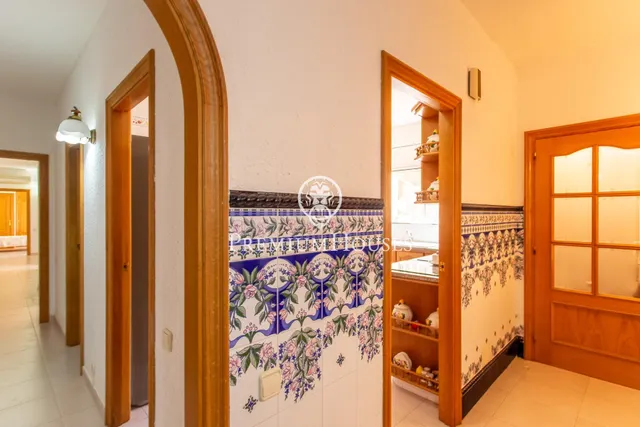 Casa independiente con piscina interior y jardín en venta en Calella — 7