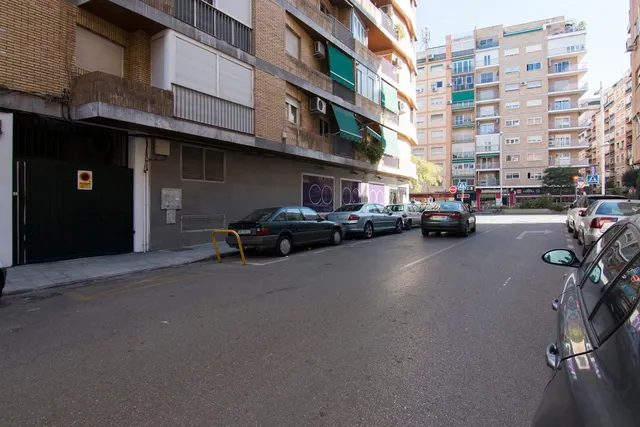 Plaza de garaje en camino de Ronda, junto Gimnasio Yo10 — 13