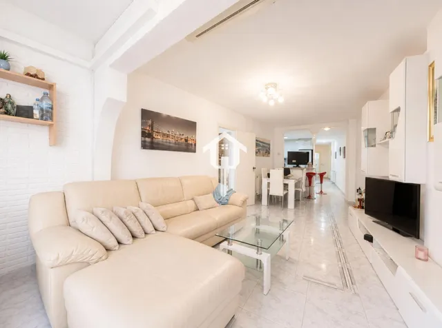 Espectacular piso de 3 habitaciones con patio y aire acondicionado en zona campoamor de Alicante — 22