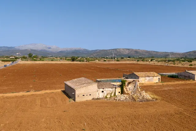 ESPECTACULAR FINCA RÚSTICA CON MOLINO EN MURO — 48